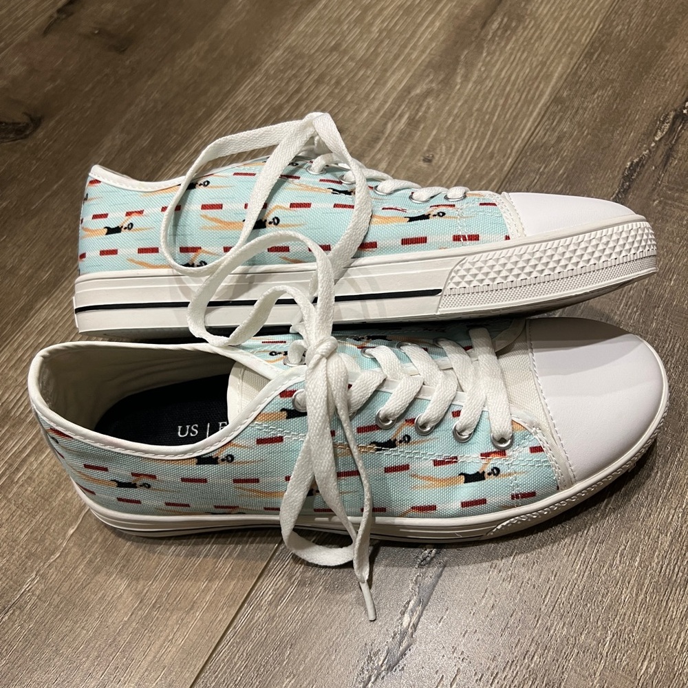 Low top sneakers